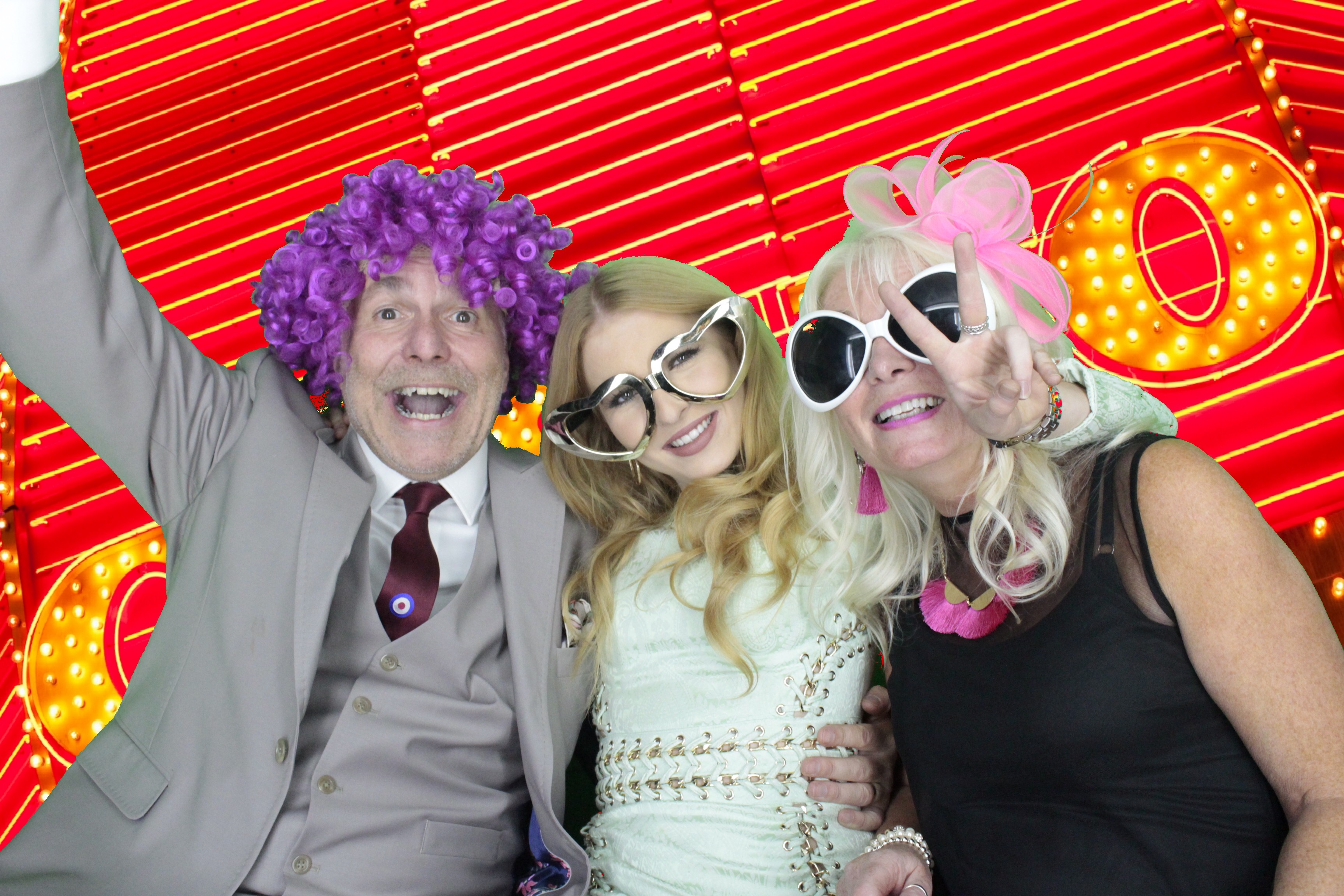 Mr & Mrs Hillier | View more photos from the event at gallery.myphotoboothexperience.co.uk/u/MyPhotoBoothExperienceLtd/Mr-Mrs-Hillier